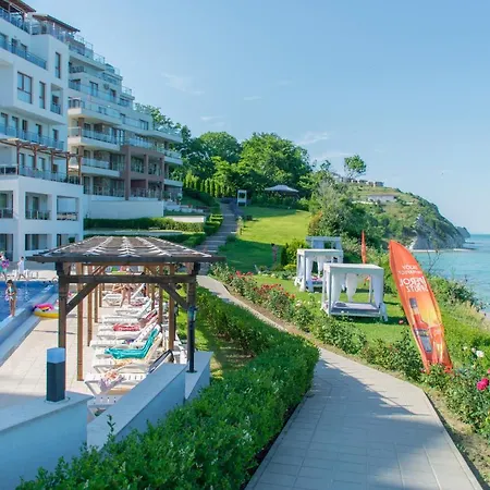 White Cliffs, Byala Apartament