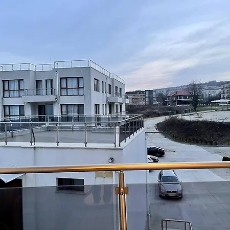 White Cliffs, Byala Apartament