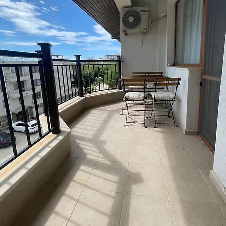 White Cliffs, Byala Apartment